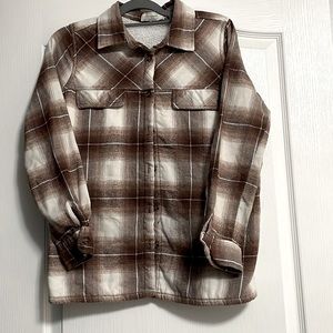 !!!Super cute!!! Brown and white plaid button up with fur inside size M